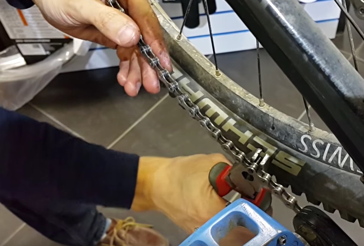 How to change the chain on your bike