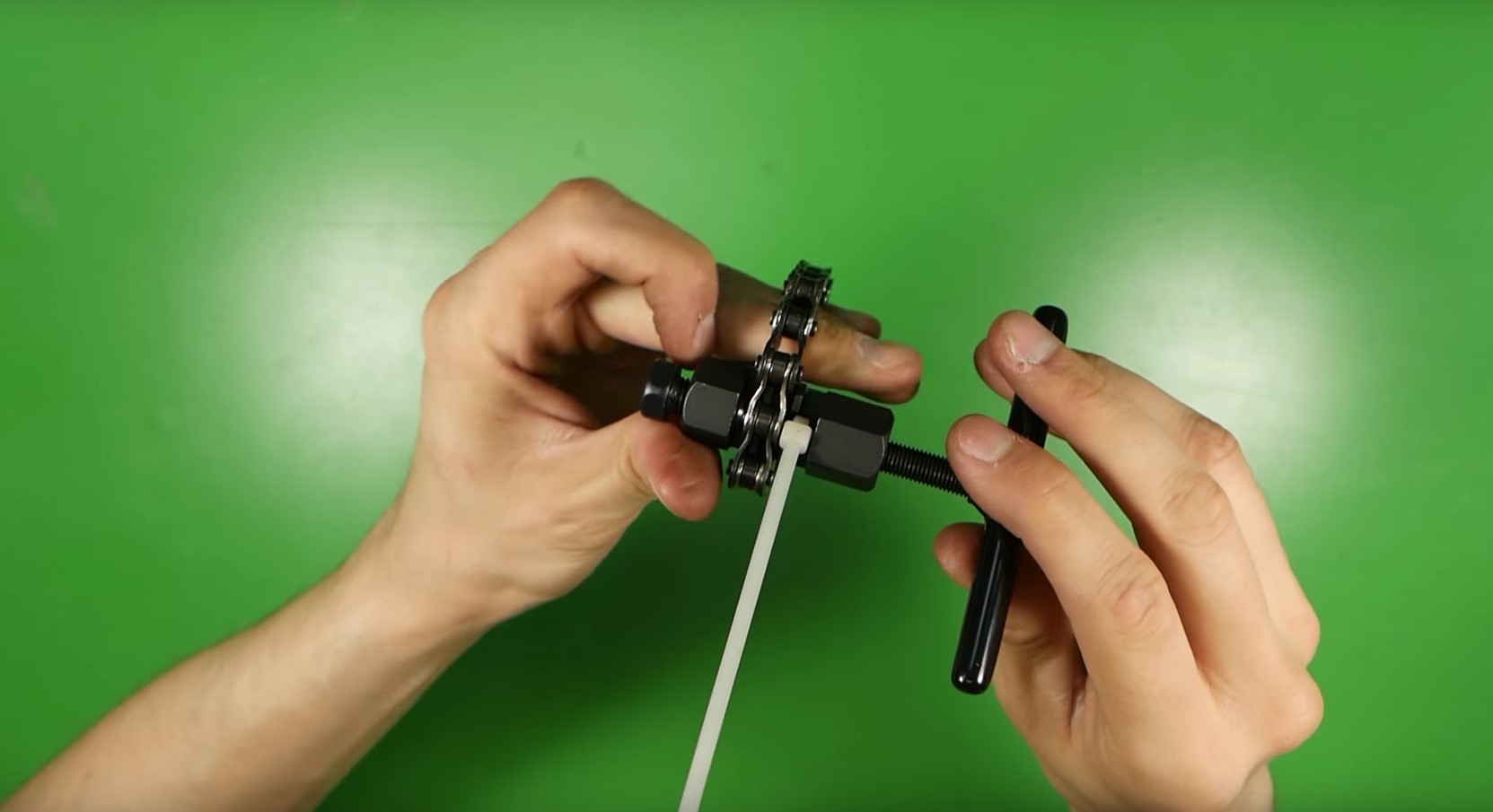 How to take the chain off with a squeezer